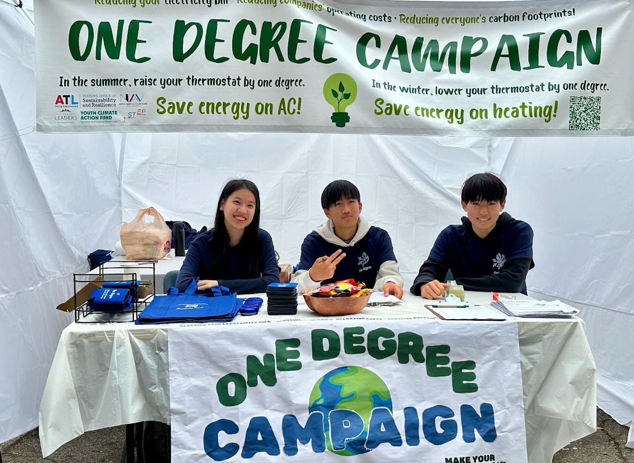 Students sharing climate information at the One Degree Campaign table